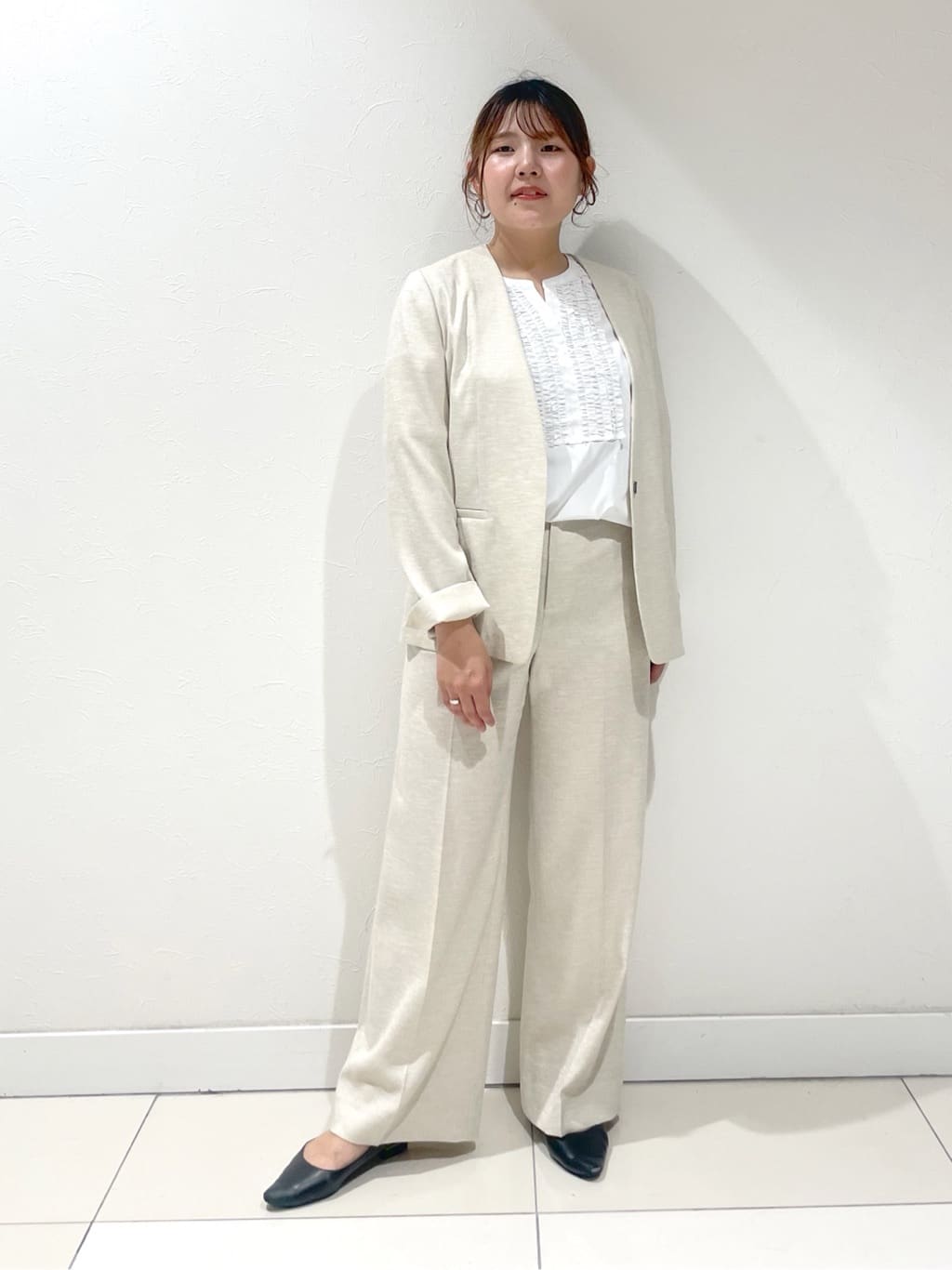 YUUKIさんの「INDIVI｜【洗える】胸元タックフリルブラウス」を使ったコーディネート