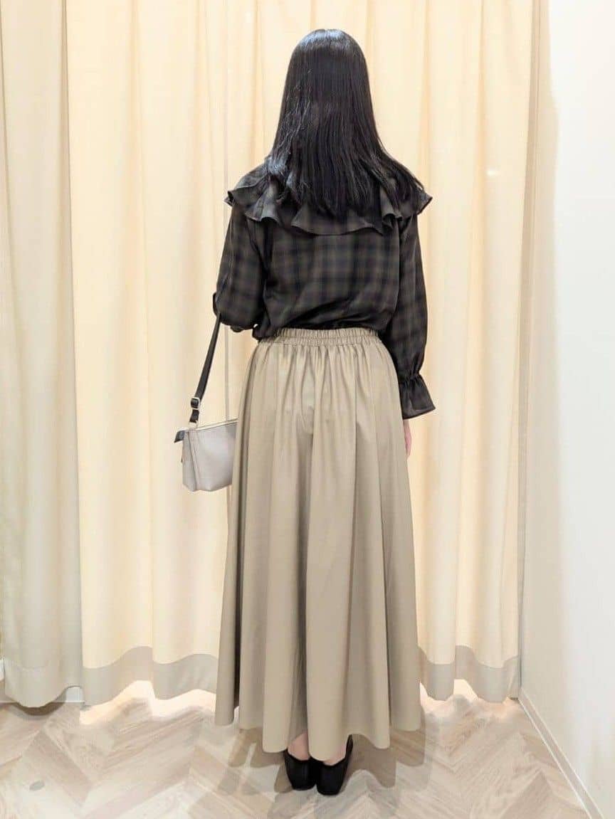 hinaさんの「SHOO･LA･RUE｜【S-LL】1枚で華やか チェック柄フリルブラウス」を使ったコーディネート
