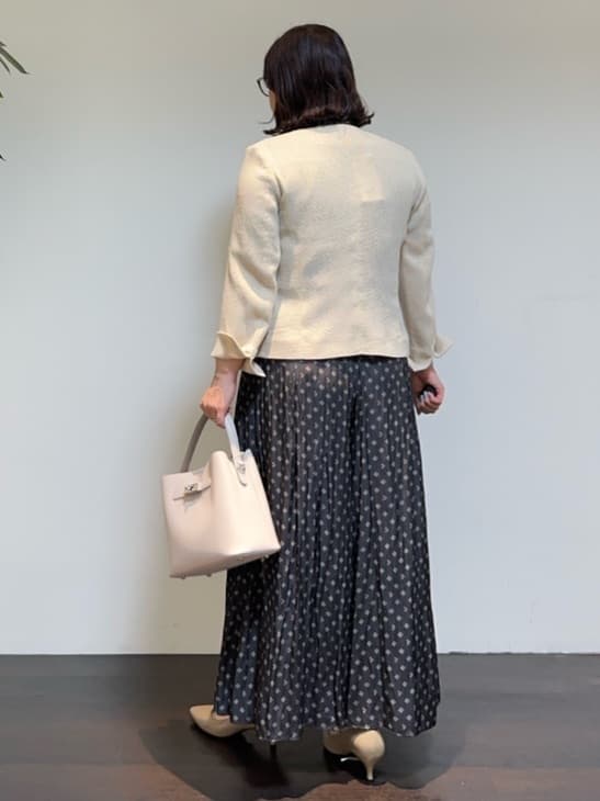 Asamiさんの「UNTITLED｜【セットアップ可/リラクシー/通勤】スクエアジオメ柄ブラウス」を使ったコーディネート