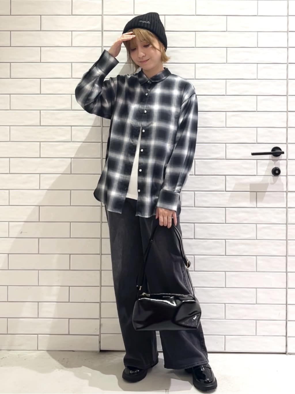 しおりさんの「OPAQUE.CLIP｜メタリック刺繍ロゴTシャツ【接触冷感／洗濯機洗い可】」を使ったコーディネート