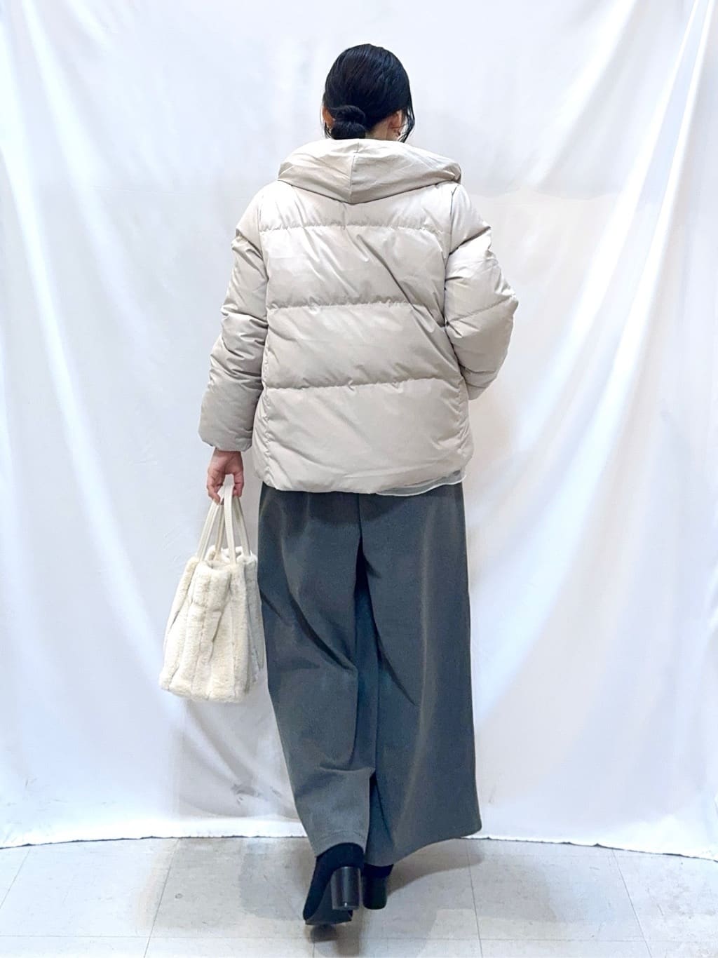 𝐇𝐢𝐫𝐨𝐦𝐢さんの「SHOO･LA･RUE｜【撥水/洗える】ショートフーディーダウン」を使ったコーディネート