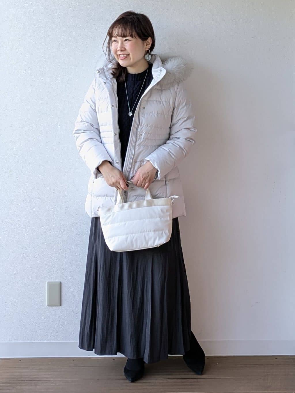 なみきさんの「UNTITLED｜【はっ水機能/フード取り外し可】ミディダウンコート」を使ったコーディネート