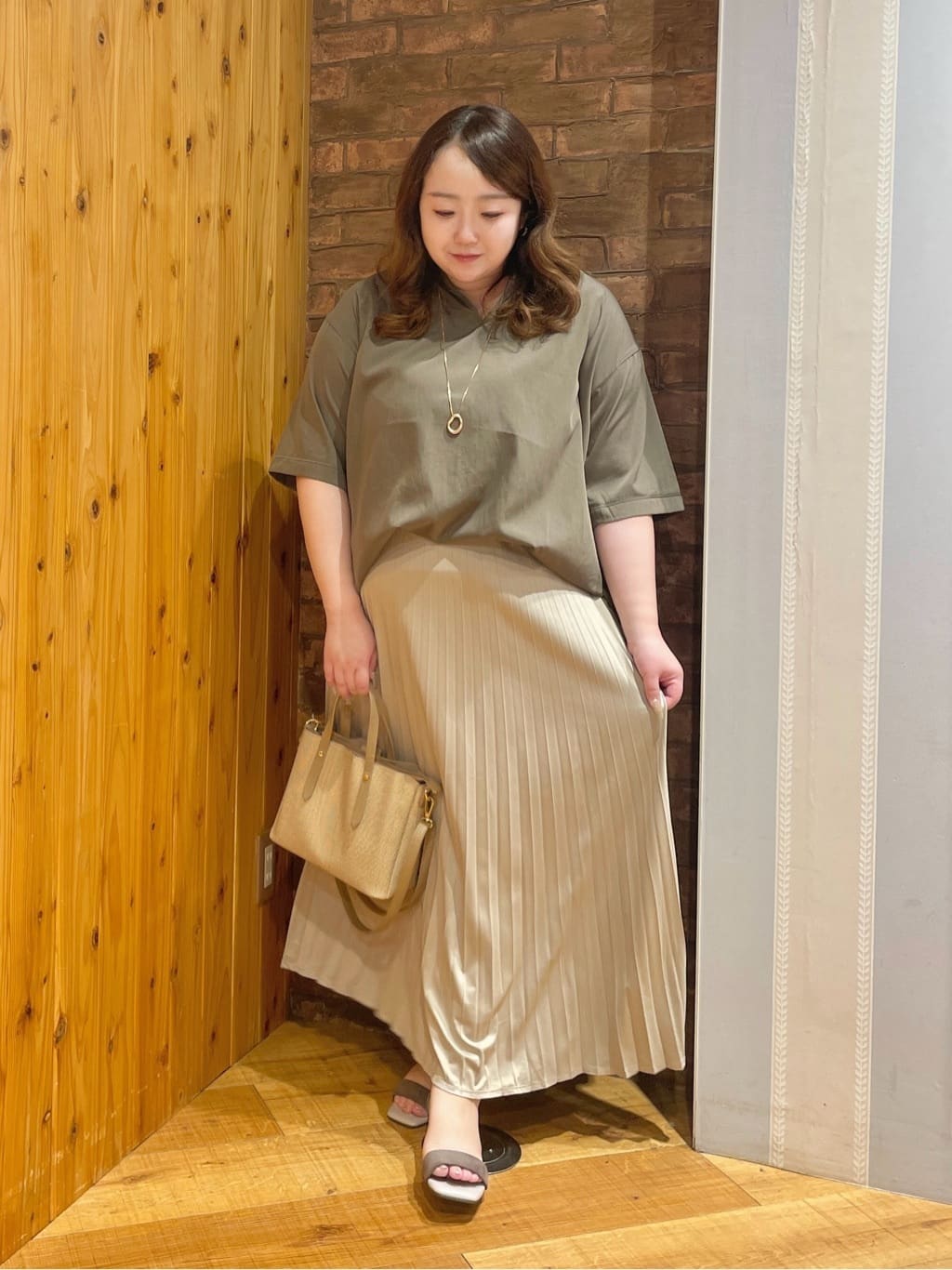 Risaさんの「SHOO･LA･RUE｜【S-LL/洗濯後しわになりにくい】バックギャザーがアクセント スッキパーブラウス」を使ったコーディネート