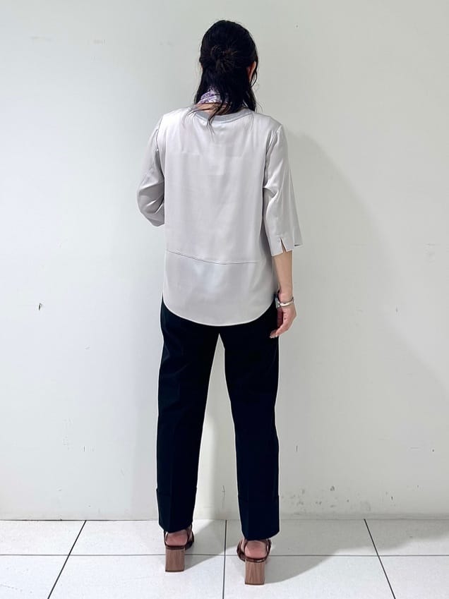 そんさんの「INDIVI｜【90cm四方】ボタニカル柄大判スカーフ」を使ったコーディネート