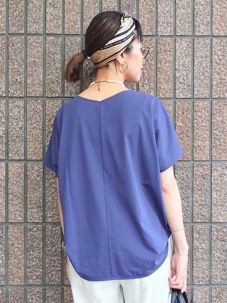 MUTSUKOさんの「UNTITLED｜【接触冷感/洗える】Vネックコットンプルオーバー」を使ったコーディネート