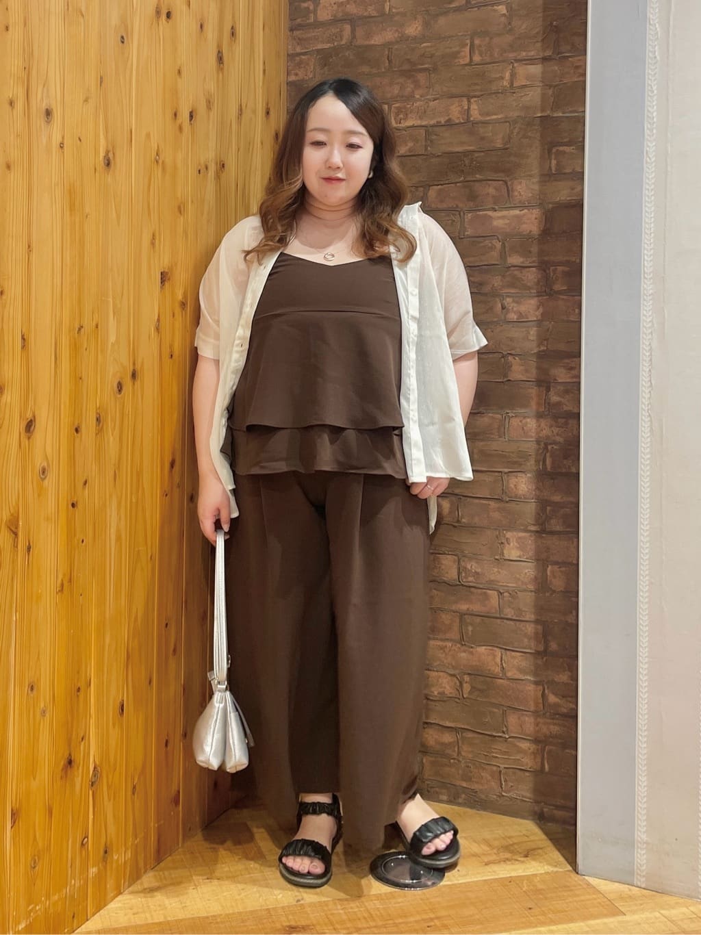 Risaさんの「SHOO･LA･RUE｜【S-LL/セットアップ可/ひんやり】女性らしさ溢れる ティアードキャミソール」を使ったコーディネート