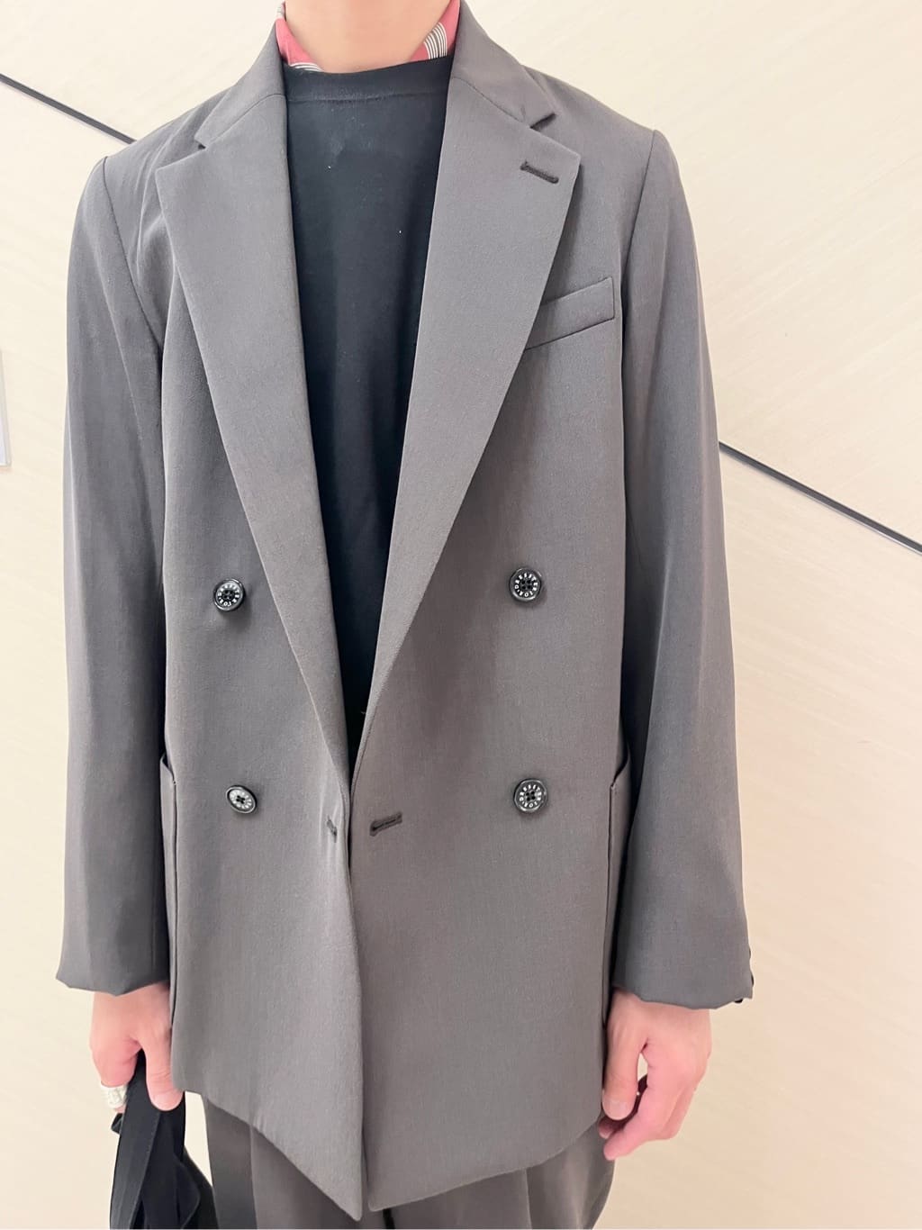 小山凌さんの「DRESSTERIOR｜【セットアップ可】クリアーカルゼ コンフォータブル ダブルジャケット」を使ったコーディネート