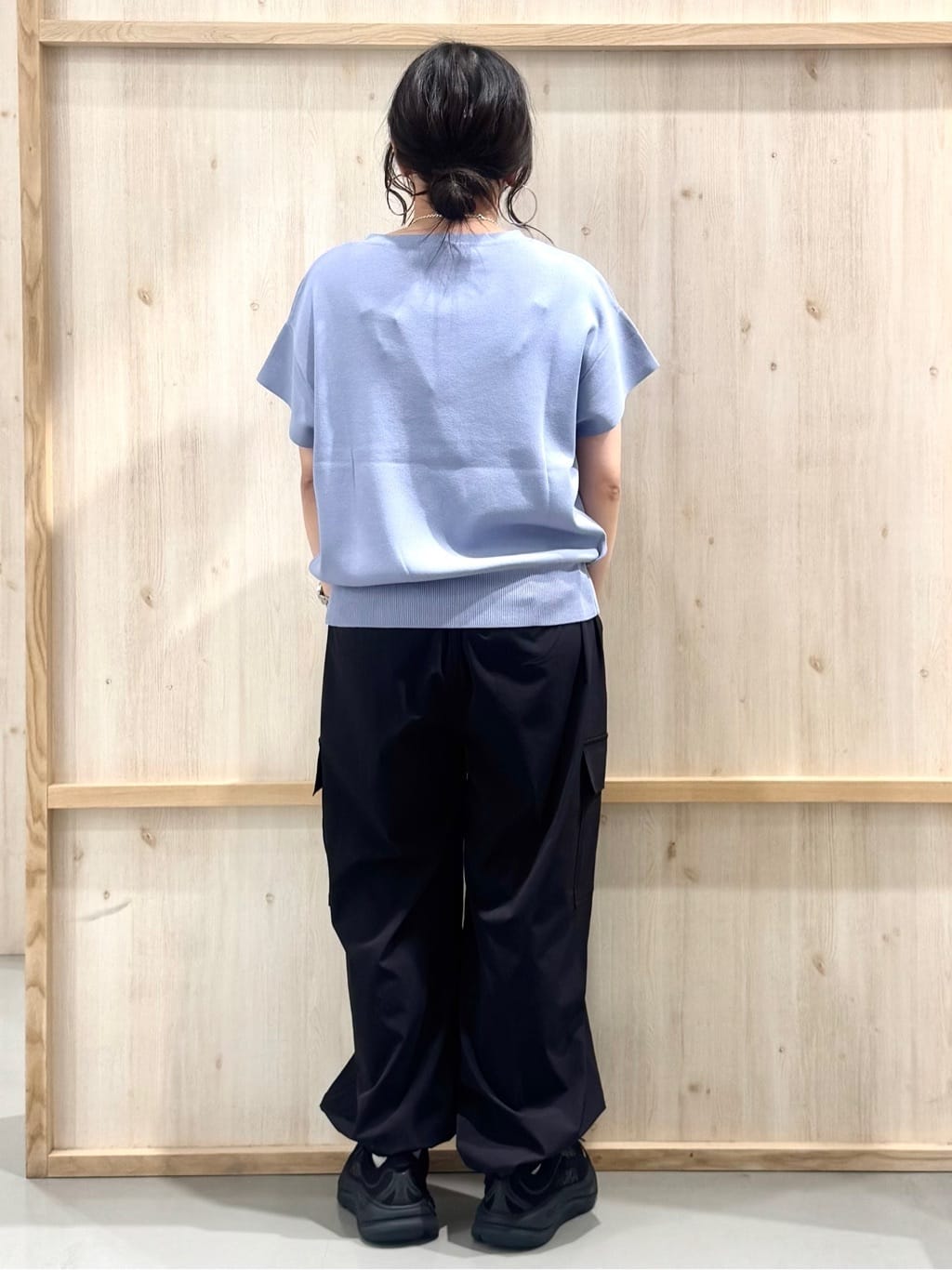 nanaさんの「THE SHOP TK｜さらさらフレアスリーブサマーニット【毛玉になりにくい/UV/洗濯機OK】」を使ったコーディネート