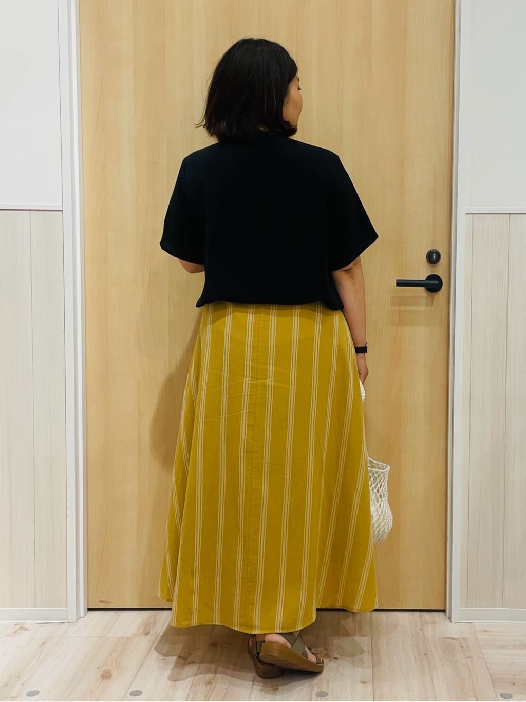 すーさんの「SHOO･LA･RUE｜アンクルゴムフラットサンダル」を使ったコーディネート