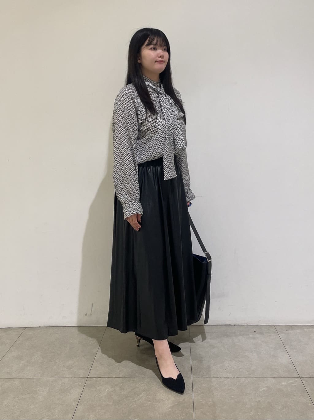 emikaさんの「INDIVI｜ジオメプリントボウタイブラウス」を使ったコーディネート