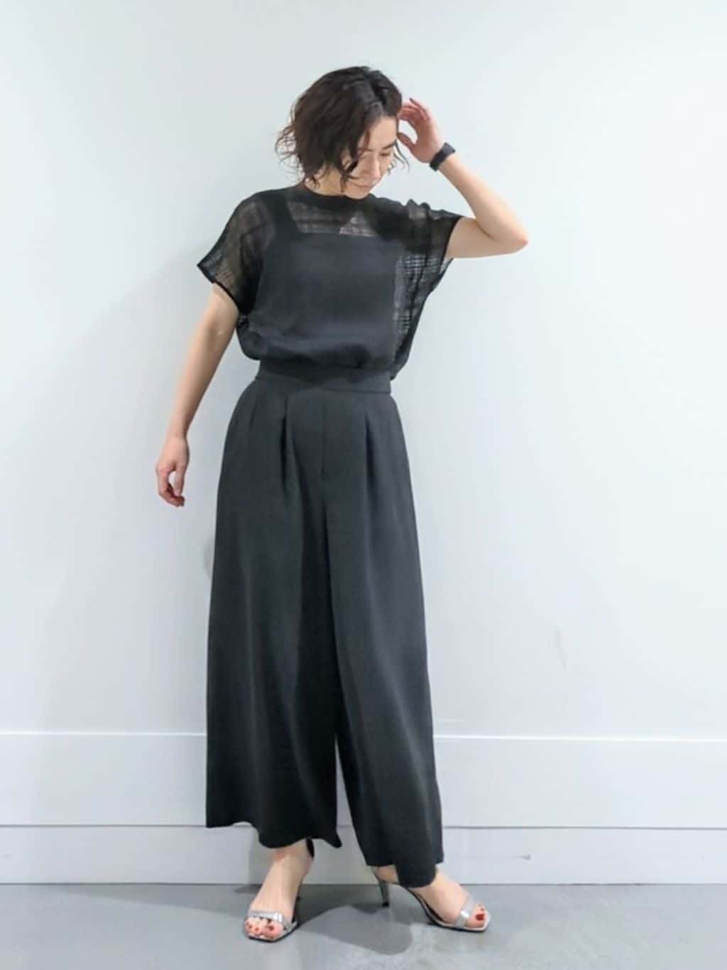 ミズタさんの「UNTITLED｜【シアー】チェックスタンドネックブラウス」を使ったコーディネート