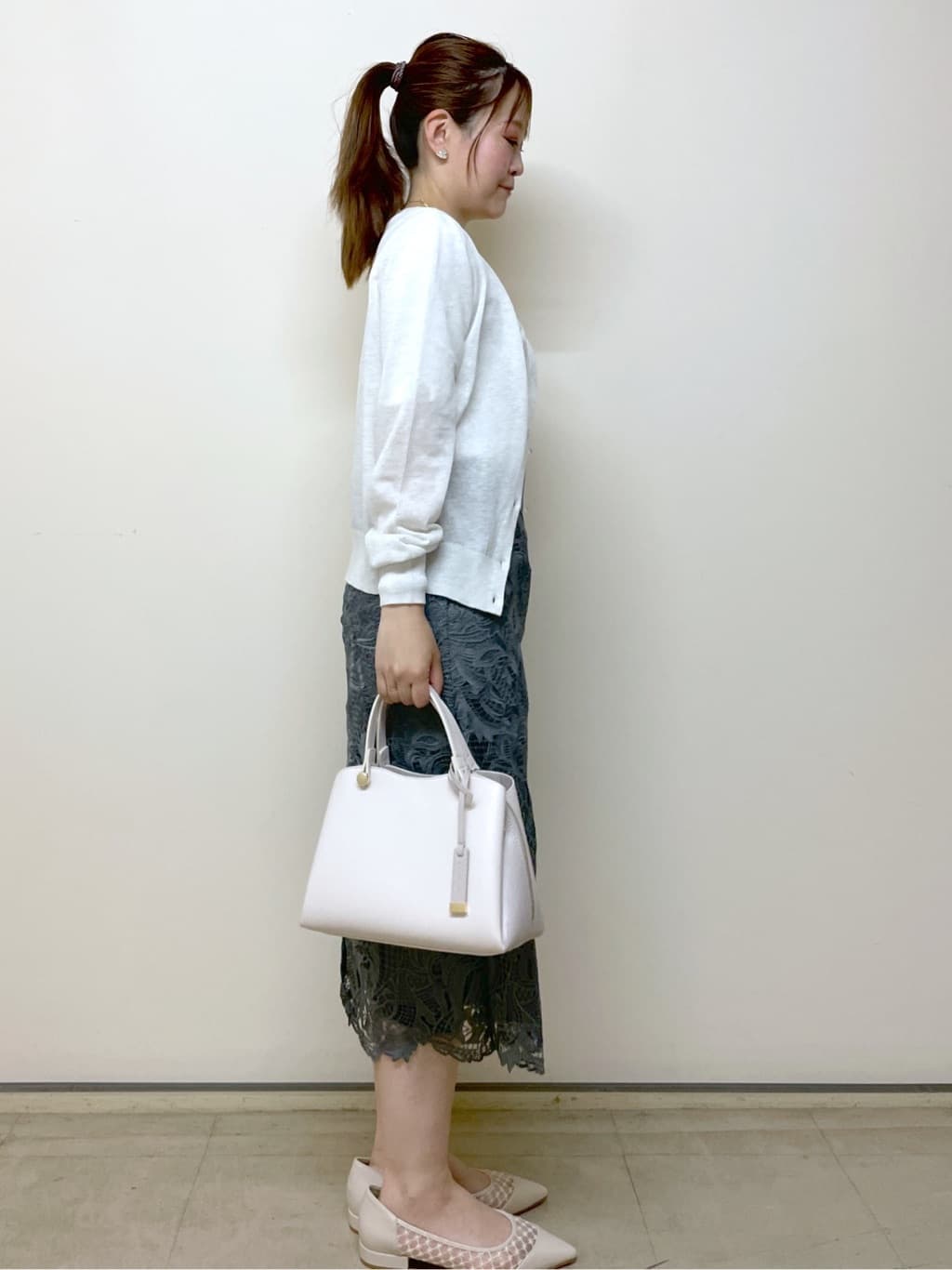 Junさんの「index｜《7色展開／XS-LLサイズ》ビジューボタンクルーネックカーディガン【洗濯機洗い可】」を使ったコーディネート