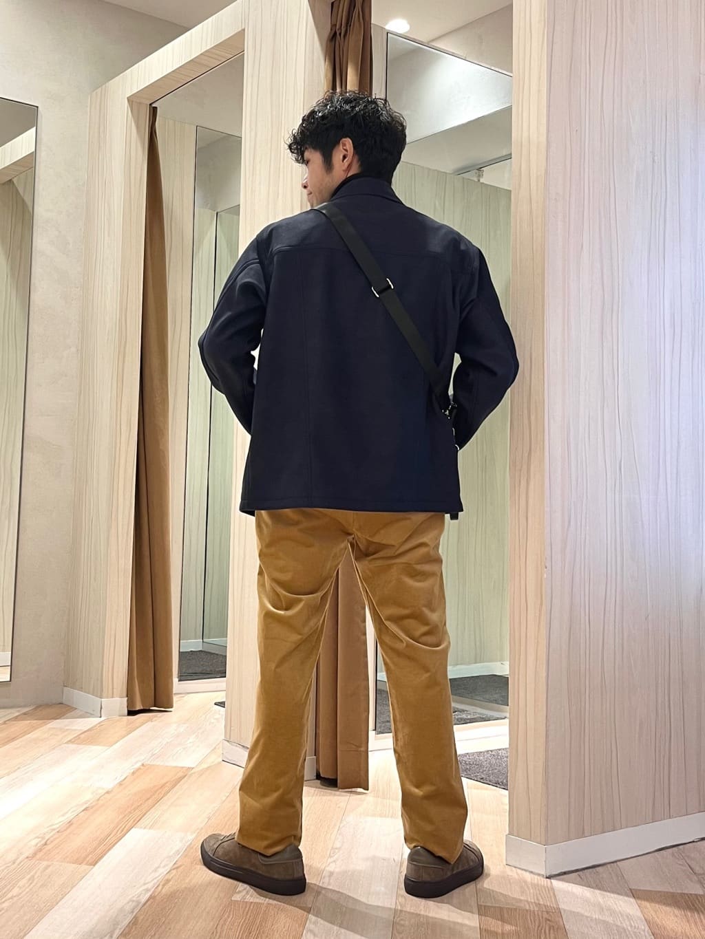 URAさんの「TAKEO KIKUCHI｜アンチピリング タートルネック ニット」を使ったコーディネート