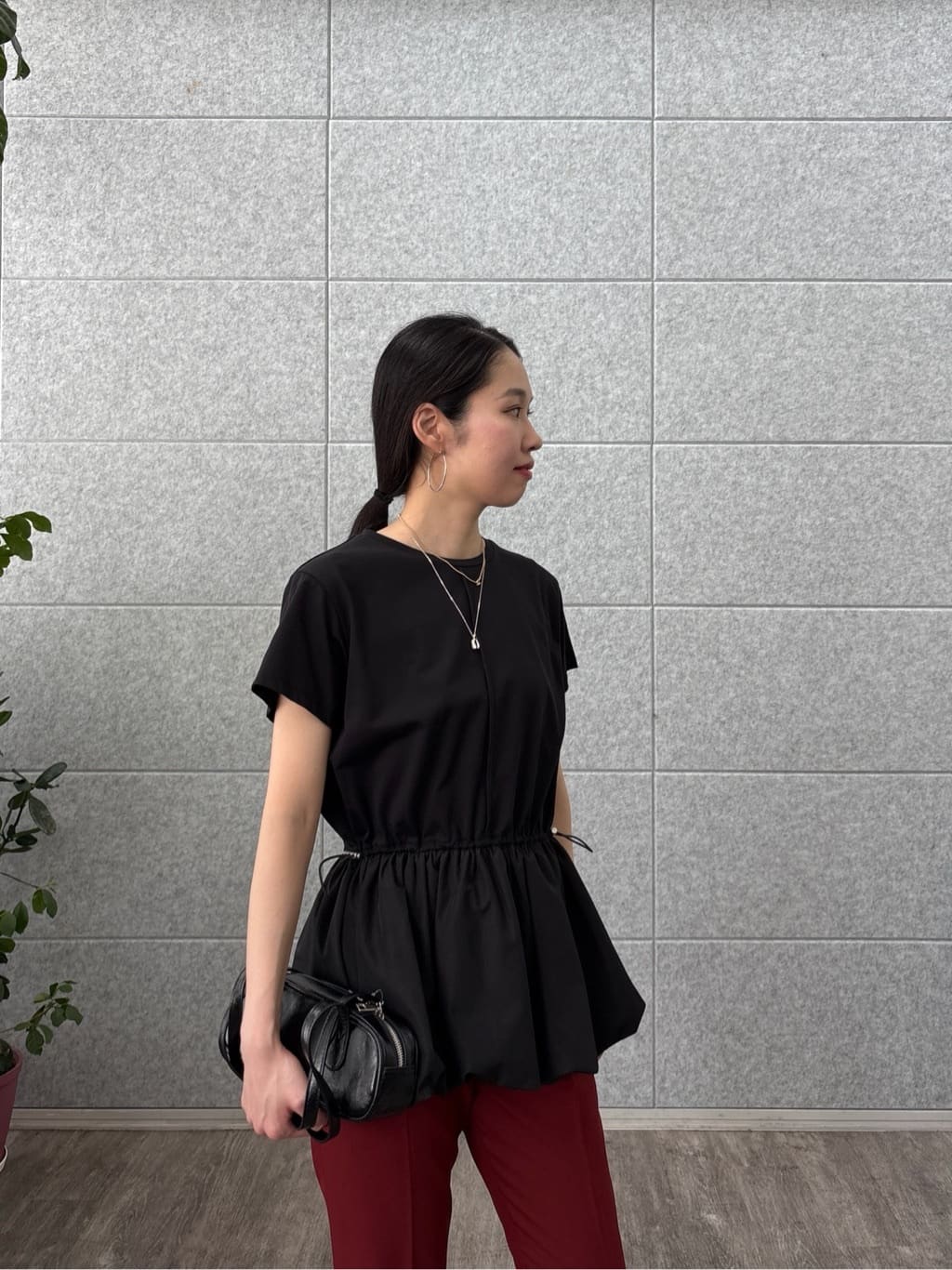 ひなさんの「INDIVI｜クロップドスリットパンツ」を使ったコーディネート