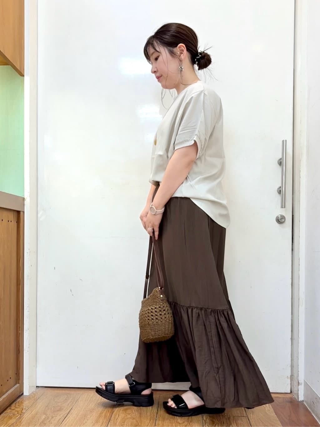 だいわさんの「SHOO･LA･RUE｜【ひんやり/洗濯後しわになりにくい】リブ切り替えドルマンブラウス」を使ったコーディネート