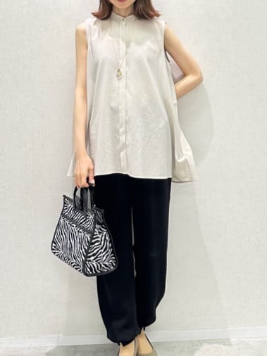 Miwaさんの「UNTITLED｜【接触冷感/吸水速乾】フレアバックシャンブラウス」を使ったコーディネート
