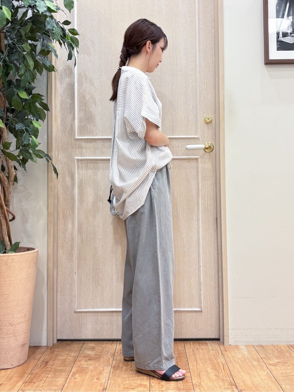 なみさんの「SHOO･LA･RUE｜【S-LL/UV/接触冷感/抗菌防臭】体型を自然にカバー フレンチリネンブレンド襟付ドルマンシャツ」を使ったコーディネート