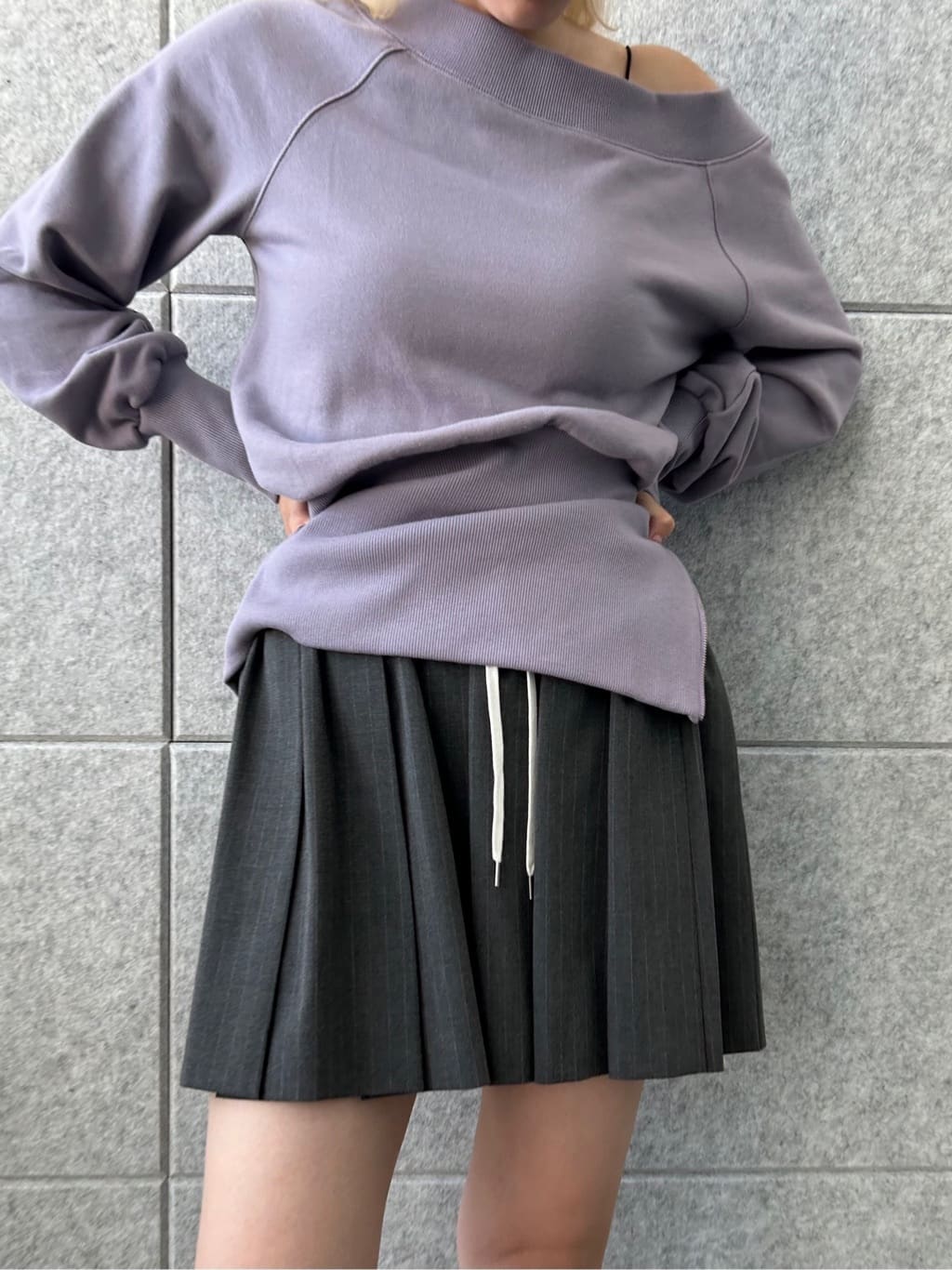 honoka Aさんの「CODE A｜off－shoulder sweat」を使ったコーディネート