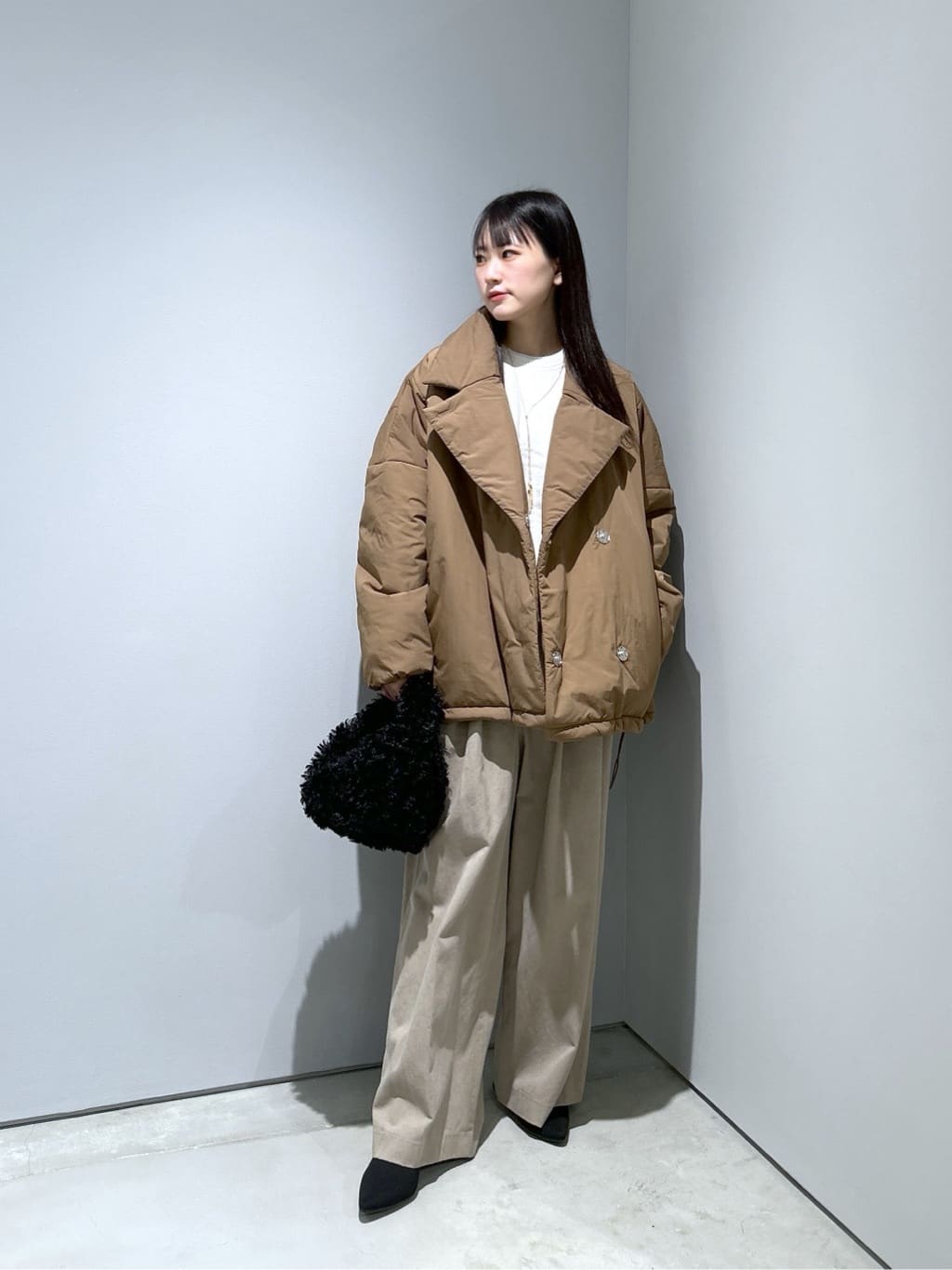 Renoさんの「INDIVI｜フェイクファーマイクロバッグ」を使ったコーディネート