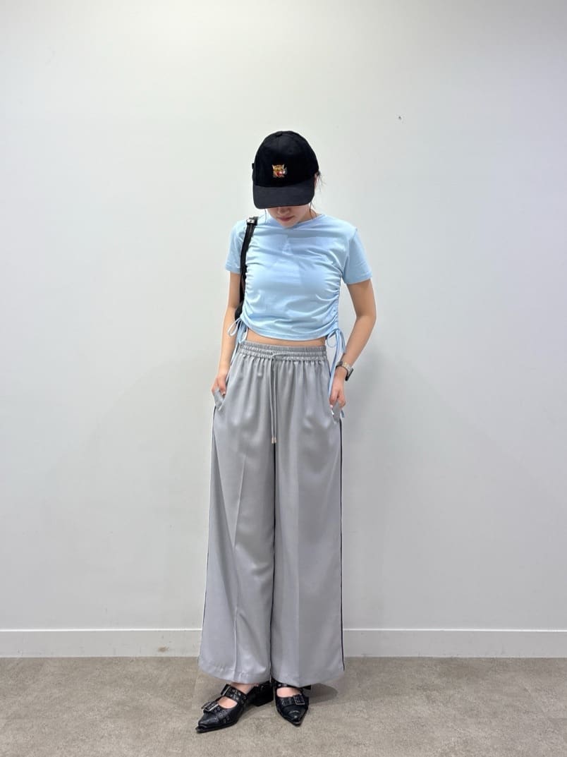 なつさんの「INDIVI｜【セットアップ可能】サキソニーサイドラインパンツ」を使ったコーディネート