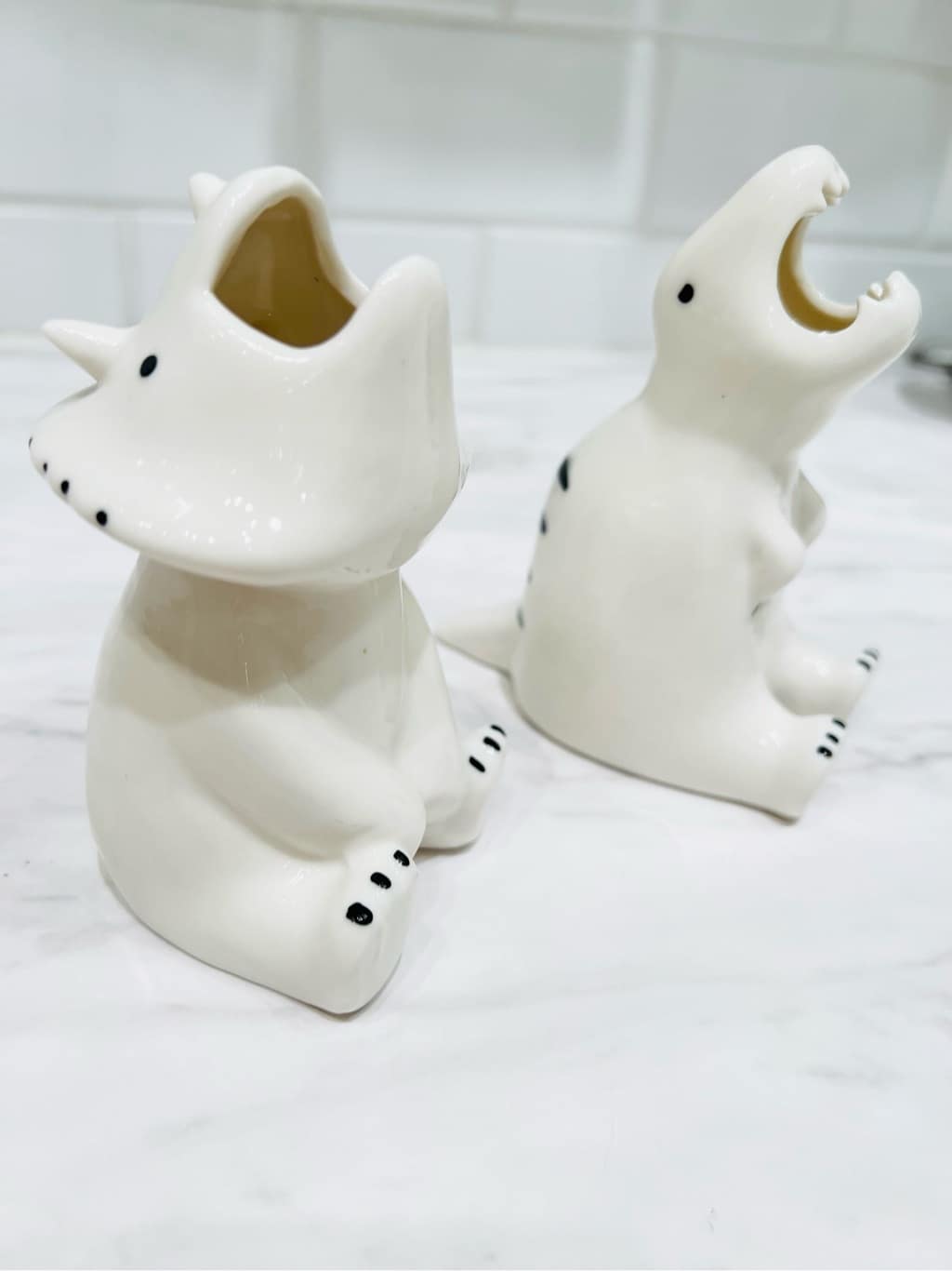 nagiさんの「212 KITCHEN STORE｜シナリー モチーフフラワーベース ティラノサウルス」を使ったコーディネート