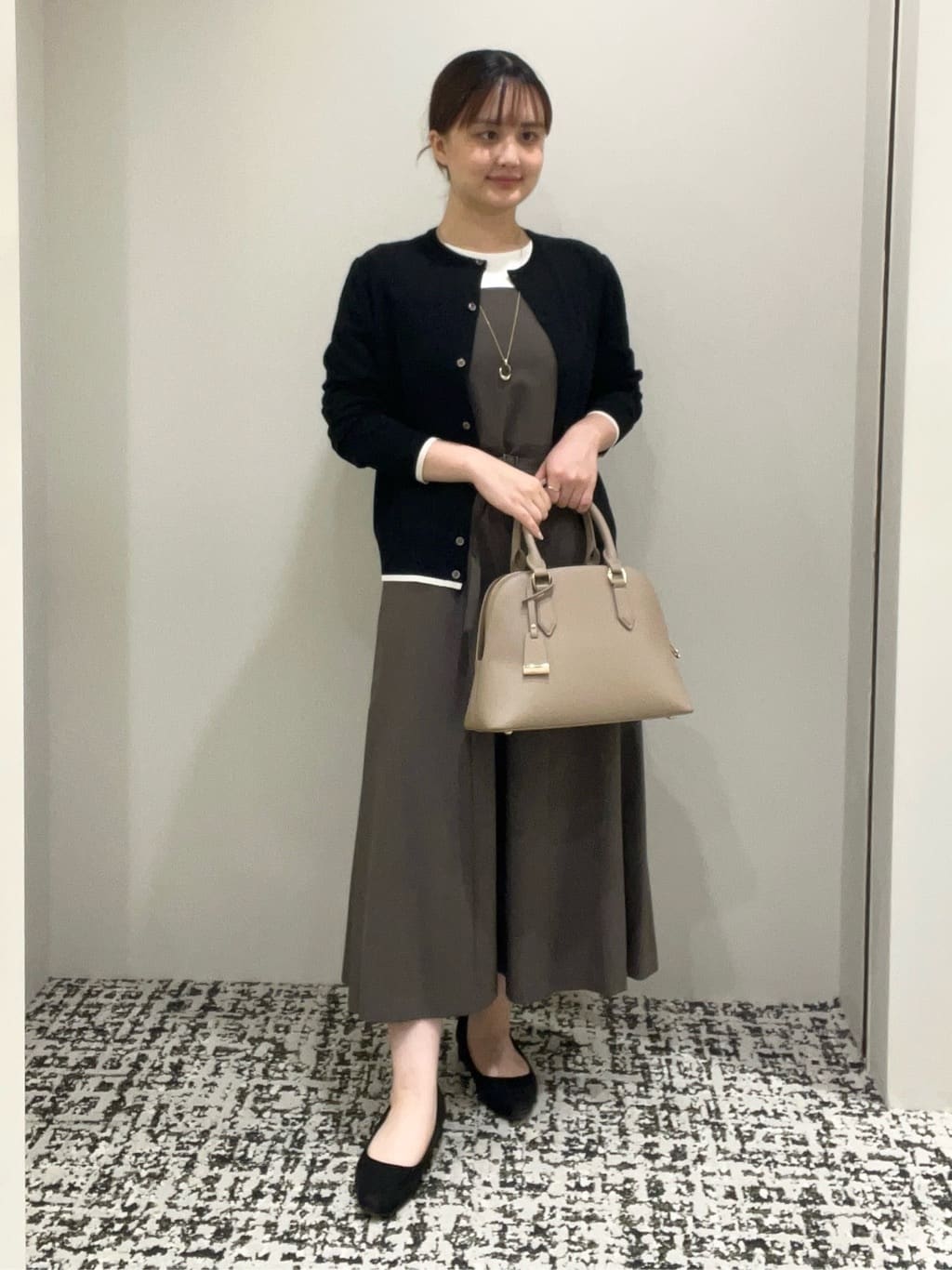 ELENAさんの「UNTITLED｜【きれいめカジュアル/セミフレア】異素材ドッキングワンピース」を使ったコーディネート