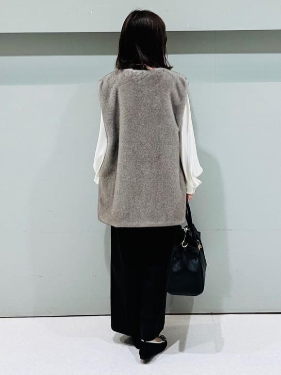 makiさんの「UNTITLED｜【トレンド/ジレ】フェイクファーベスト」を使ったコーディネート