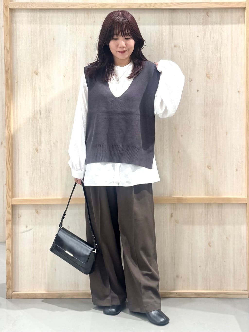 nanaさんの「THE SHOP TK｜【春まで着られる】ニットベスト＆ブラウスセット/洗濯機OK」を使ったコーディネート