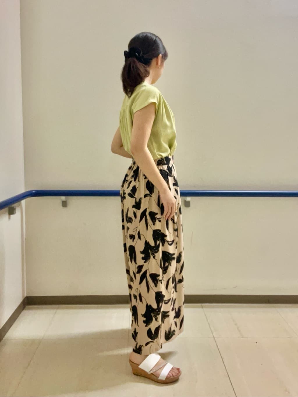 あもさんの「SHOO･LA･RUE｜【S-LL/洗濯後しわになりにくい】上品にきれい見え スラブギャザーブラウス」を使ったコーディネート