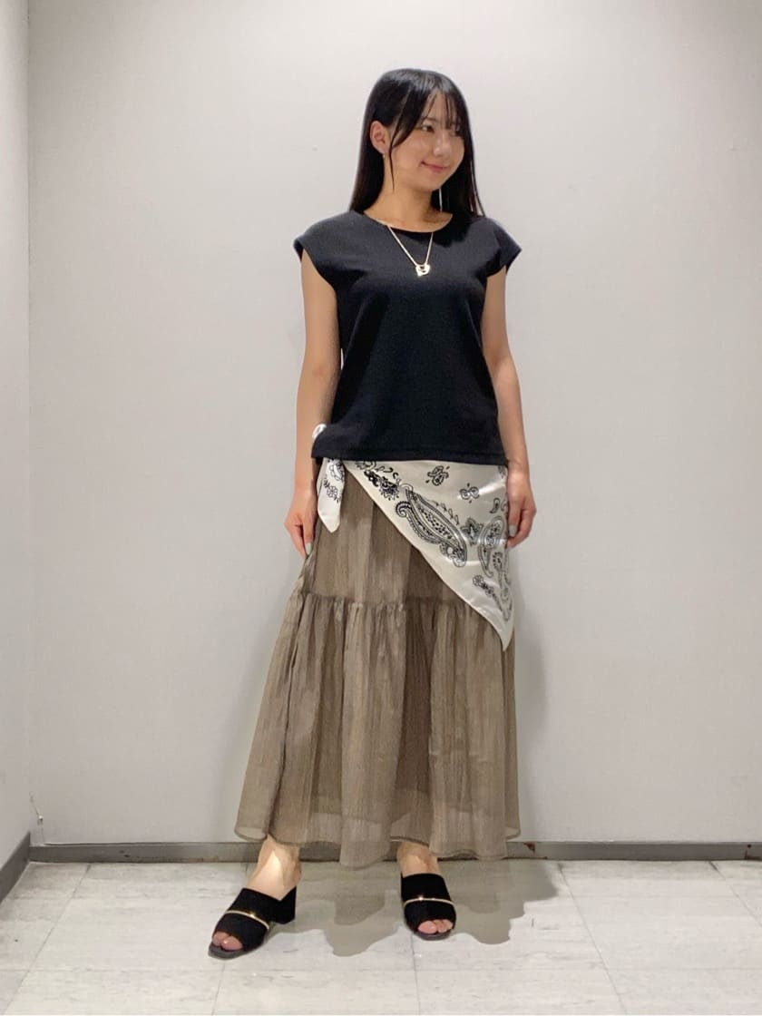 meiさんの「INDIVI｜【2点セット／着回し◎】ノースリーブ＆ティアードスカート カセット服」を使ったコーディネート