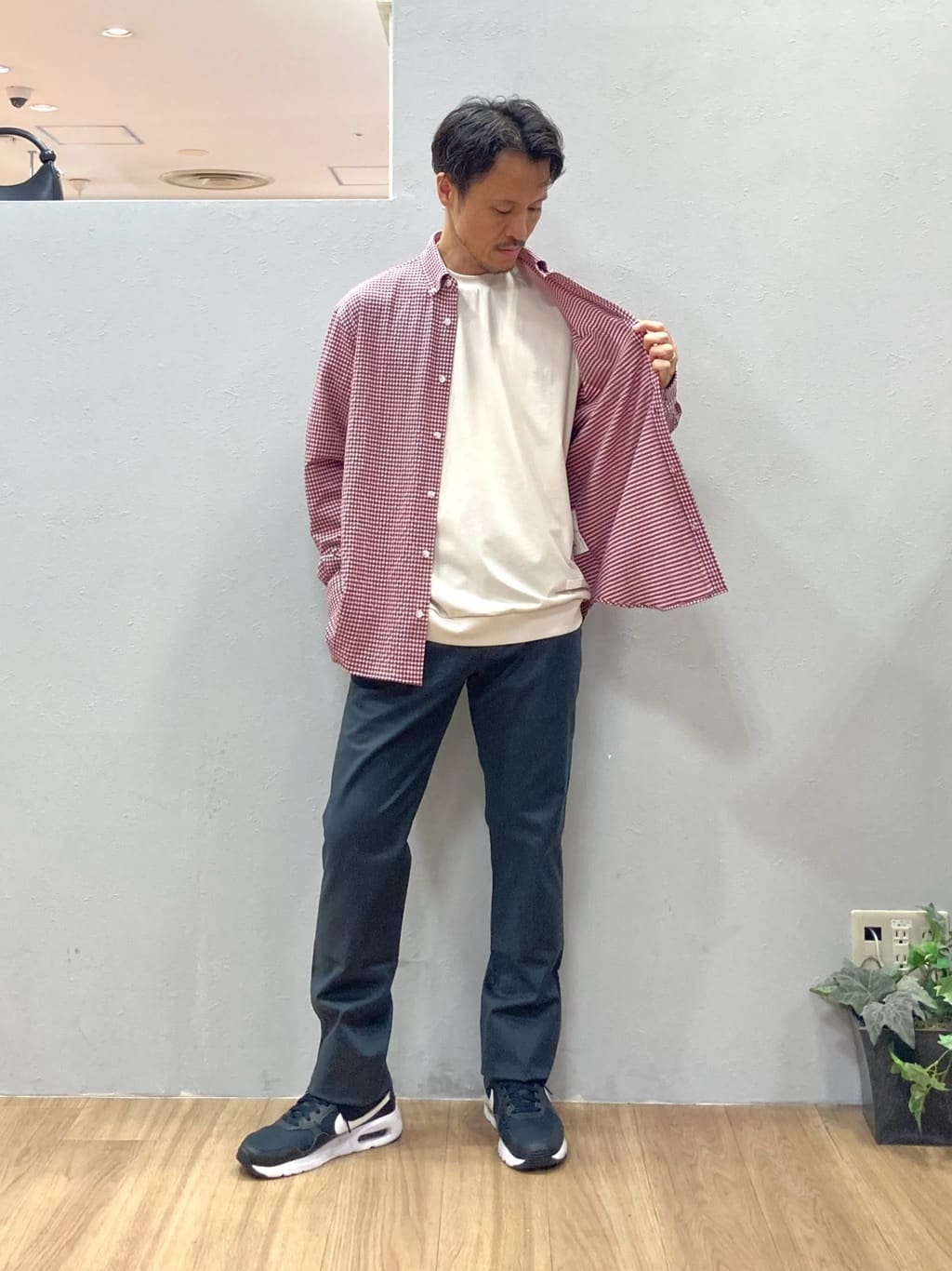 シュンさんの「TAKEO KIKUCHI｜【抗菌防臭/シーズンレス】シアサッカーギンガムチェック ストレッチシャツ」を使ったコーディネート