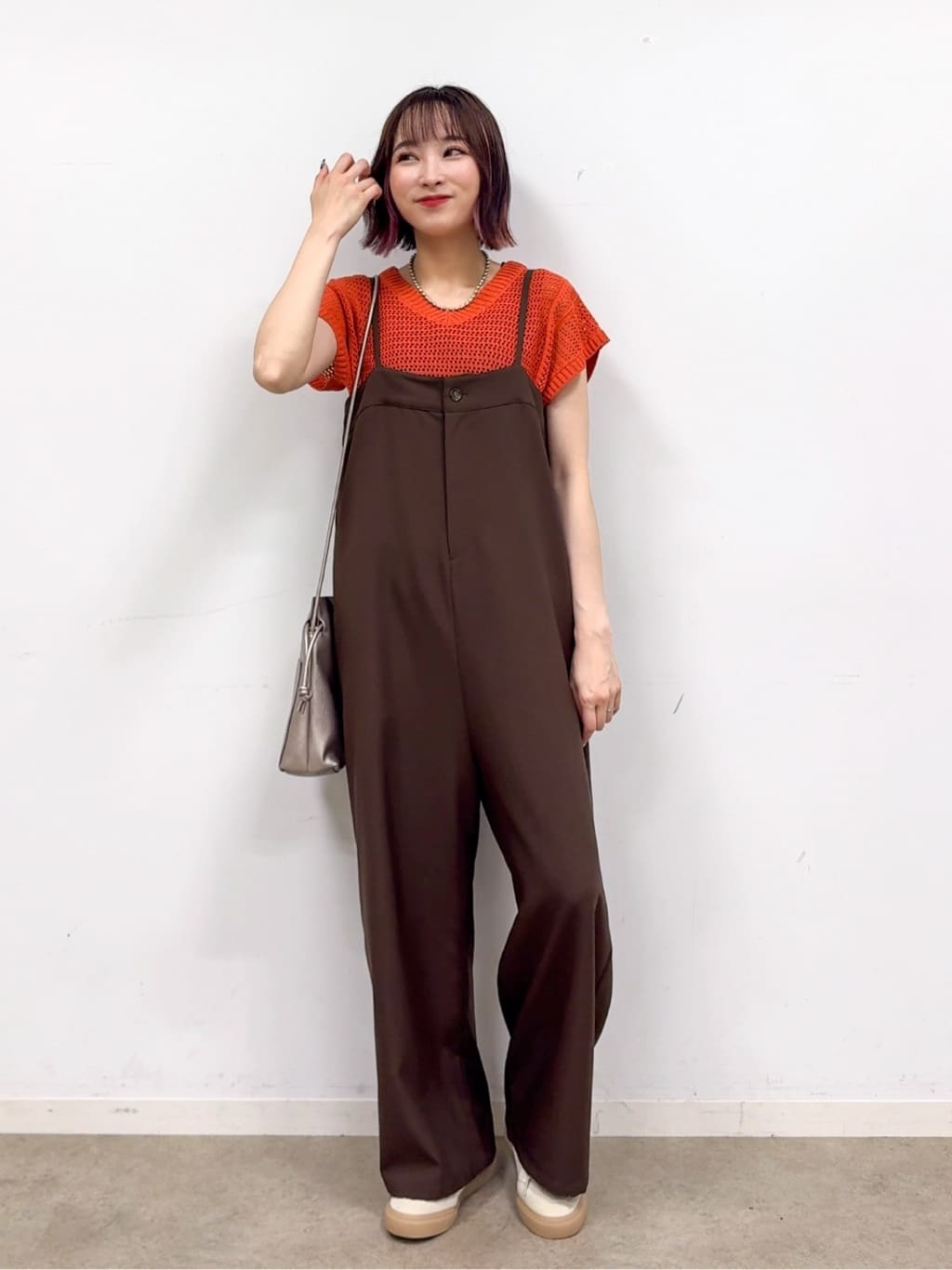 𝐜𝐡𝐢𝐤𝐚さんの「SHOO･LA･RUE｜【S-LL】裾フリンジマクラメVネックニット」を使ったコーディネート
