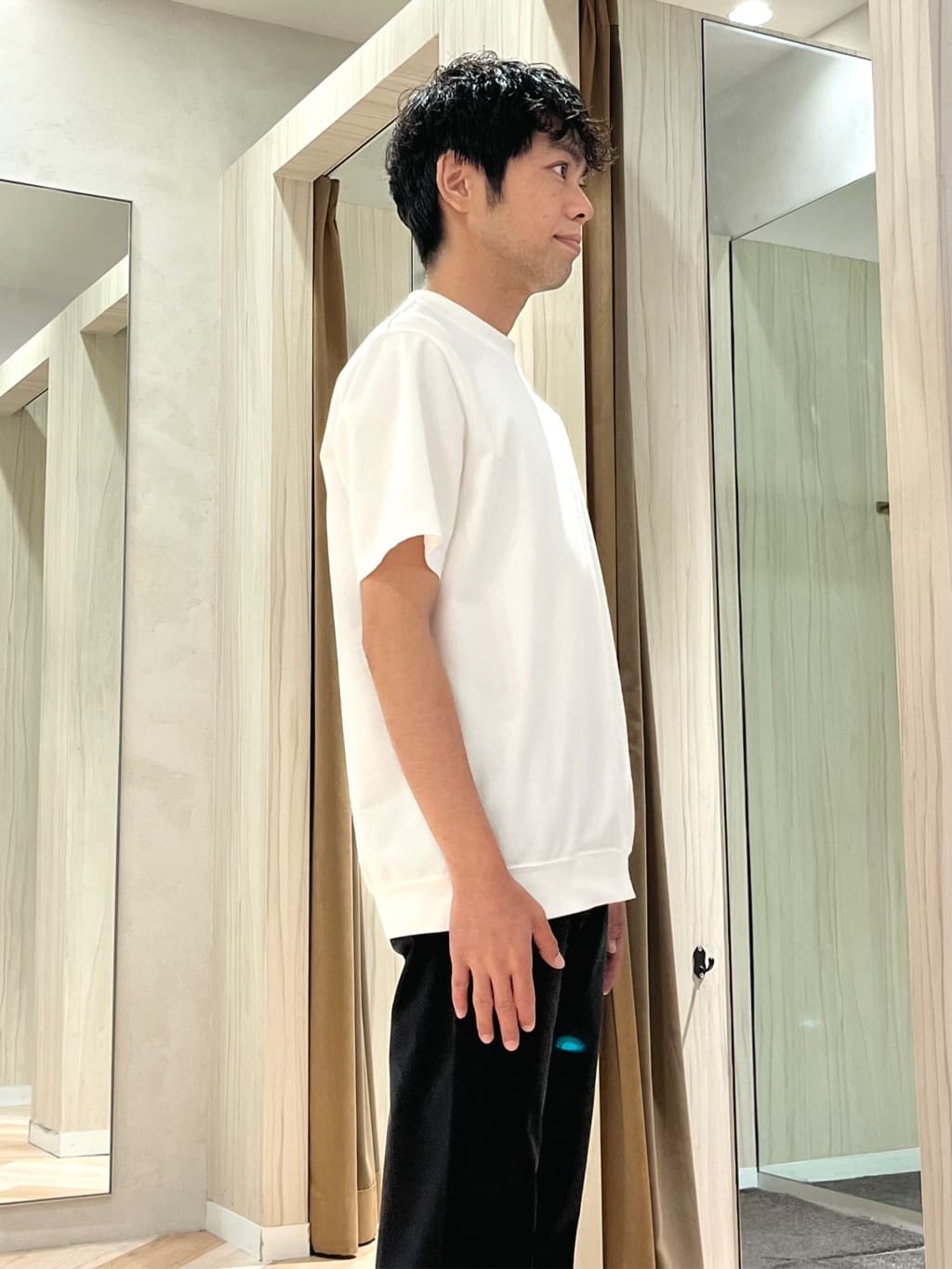 URAさんの「TAKEO KIKUCHI｜【抗菌防臭／5サイズ展開】ハイゲージポンチ Tシャツ」を使ったコーディネート