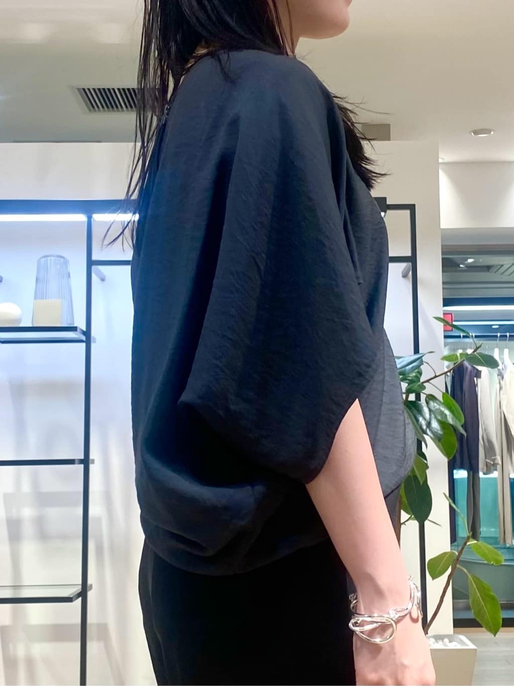 misakiさんの「INDIVI｜【褒められパンツ／洗える／ウエストゴム】ワイドタックパンツ」を使ったコーディネート