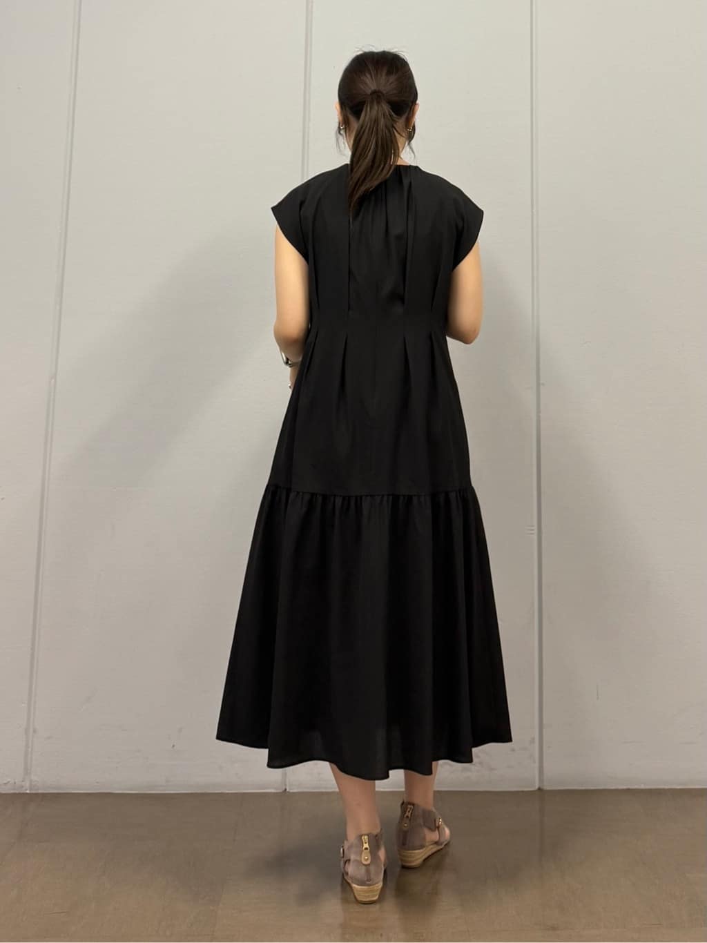 mizukiさんの「INDIVI｜【1枚でコーデ完成！】タックワンピース」を使ったコーディネート