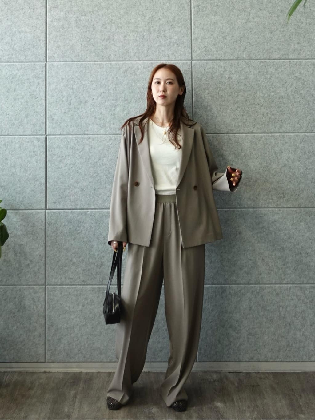 mitsukiさんの「INDIVI｜Comfy SET UP｜イージーストレートワイドパンツ【セットアップ対応／通勤/カセット服】」を使ったコーディネート