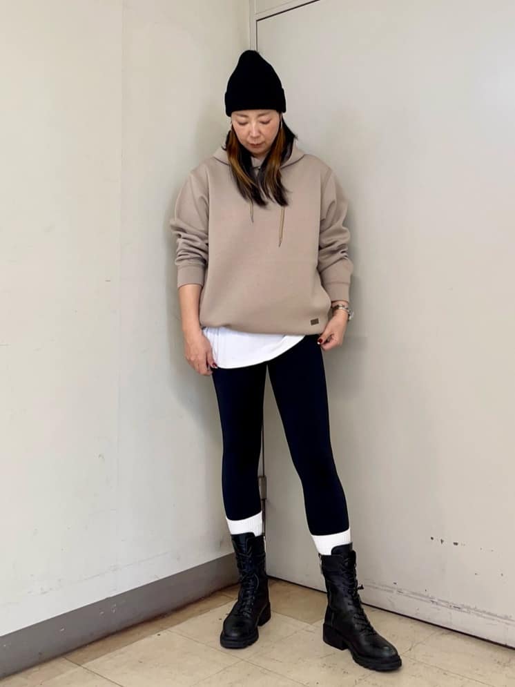iwさんの「TAKEO KIKUCHI｜エアダン プルオーバー パーカー」を使ったコーディネート