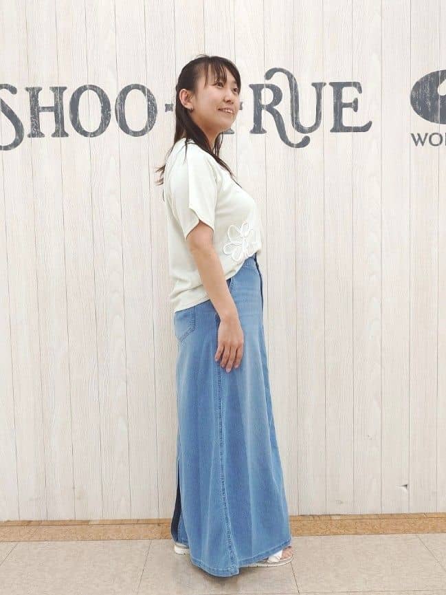 とろろさんの「SHOO･LA･RUE｜【S-LL】コーデの主役になる コード刺繍デザインＴシャツ」を使ったコーディネート