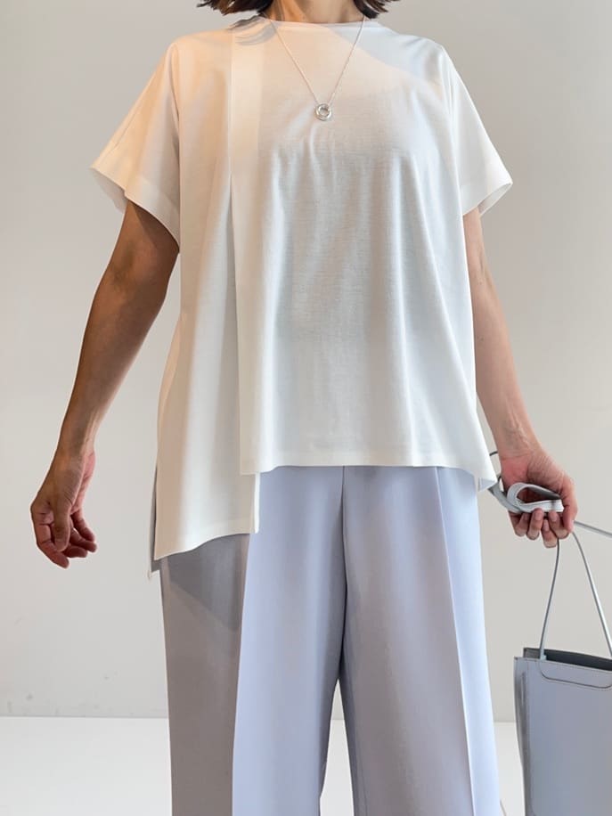 murayamaさんの「INDIVI｜【洗える／汗ジミ防止】バイカラー＆アシメヘム Tシャツ」を使ったコーディネート