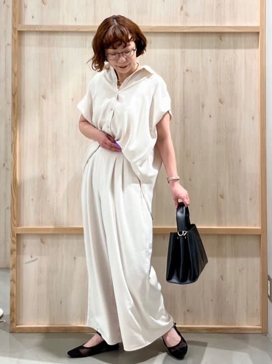nakoさんの「THE SHOP TK｜コットンライクブラウス【接触冷感/洗濯機OK/UV/セットアップ可】」を使ったコーディネート