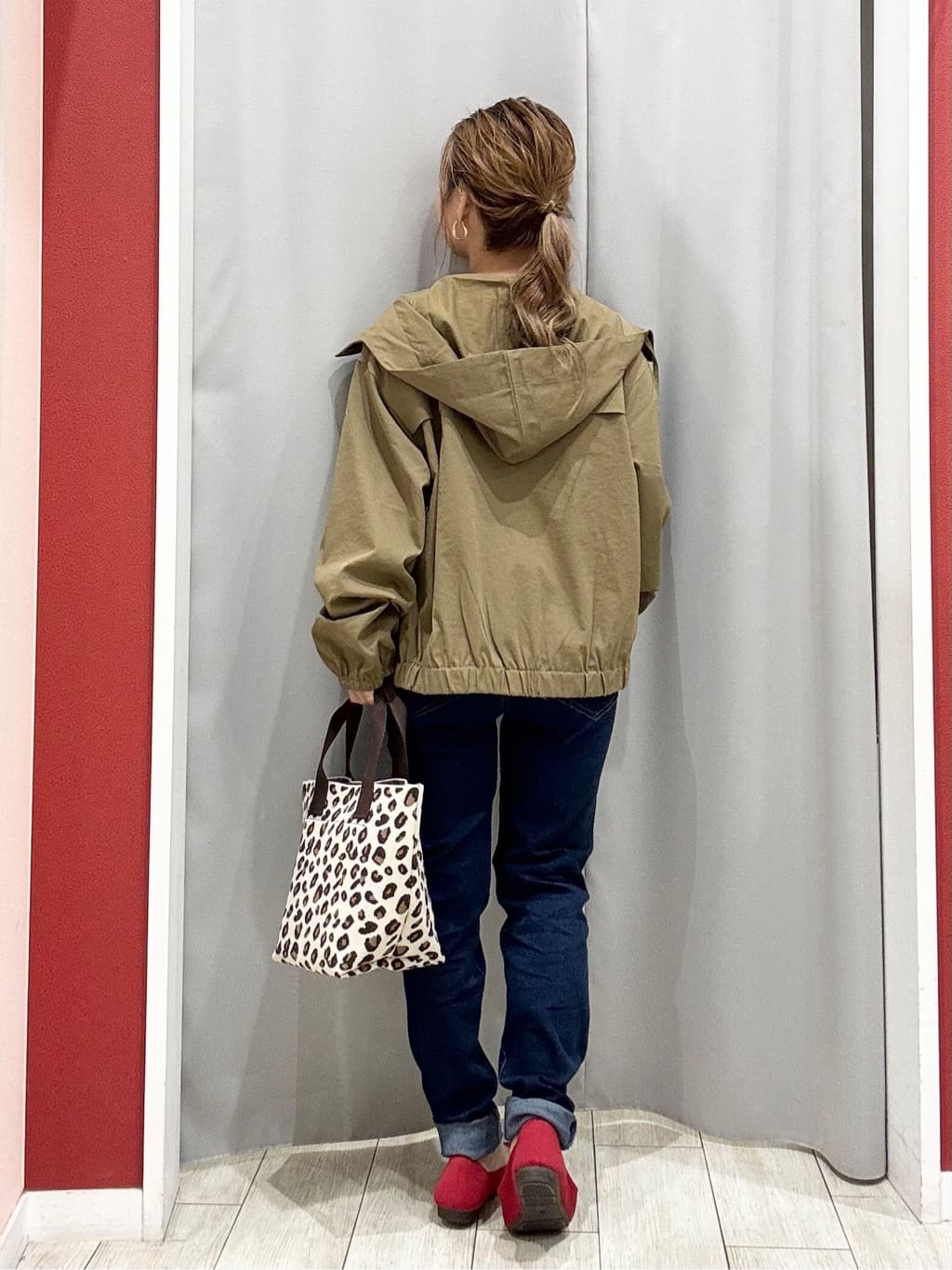 shioさんの「SHOO･LA･RUE｜【洗濯後しわになりにくい】さらっとタッチの 5分袖ドルマンブラウス」を使ったコーディネート