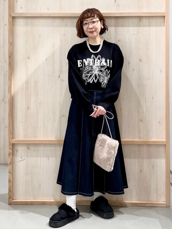 nakoさんの「THE SHOP TK｜花柄ラメジャカードニット」を使ったコーディネート