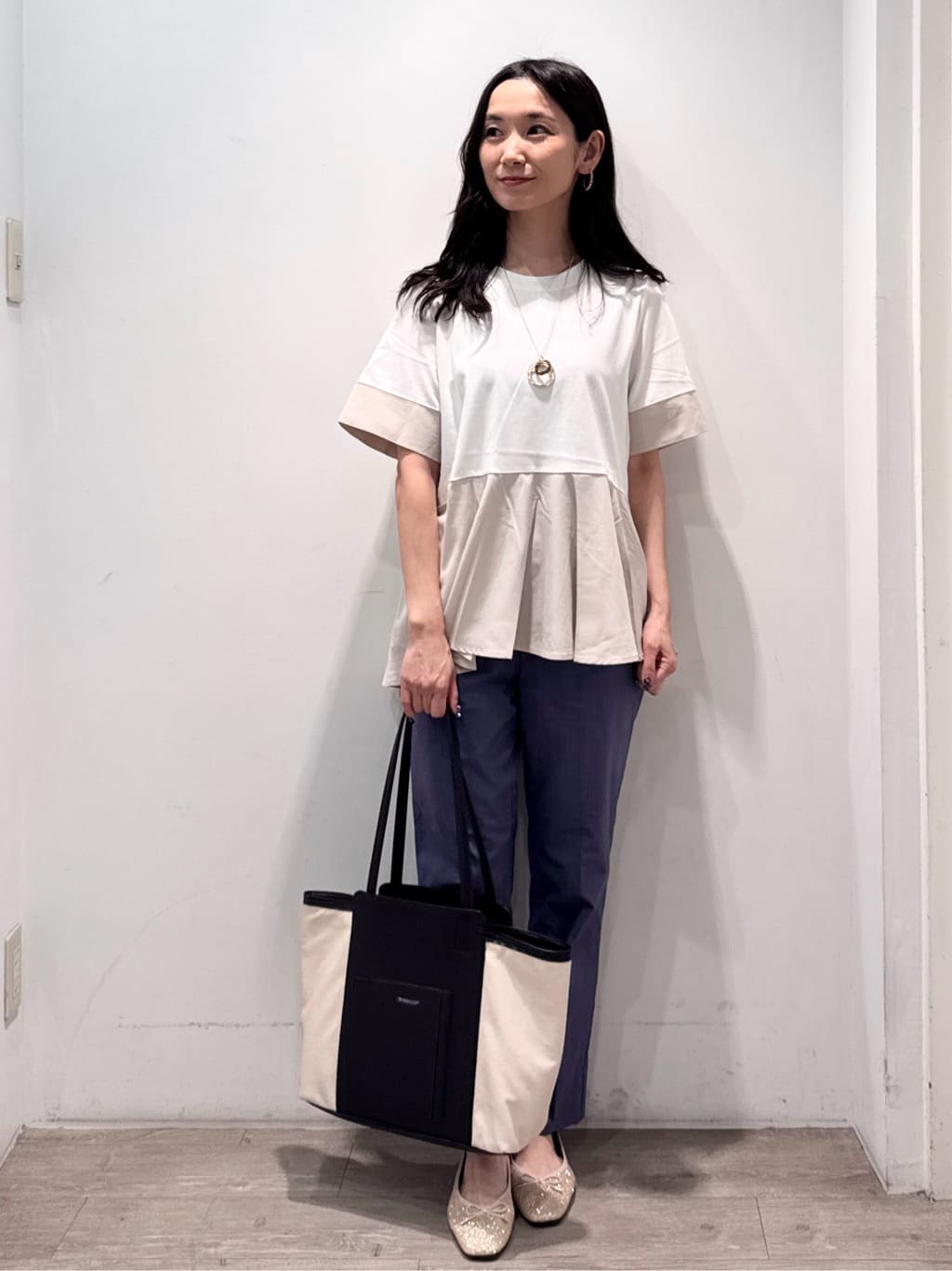 yuicciさんの「OPAQUE.CLIP｜配色フハクドッキングペプラムトップス【洗濯機洗い可／抗ピル】」を使ったコーディネート