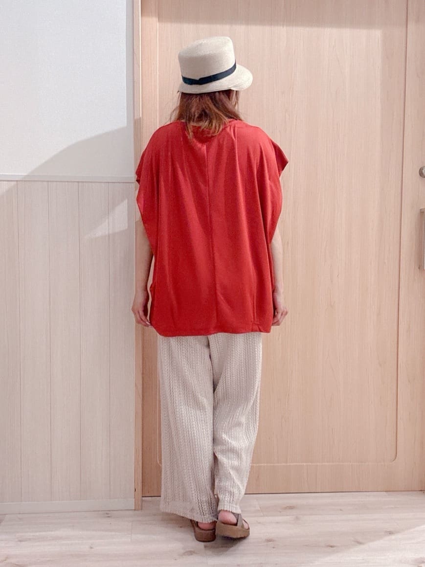 モカさんの「SHOO･LA･RUE｜【S-LL/ひんやり/UV】二の腕をきれいにカバー ショルダータックトップス」を使ったコーディネート