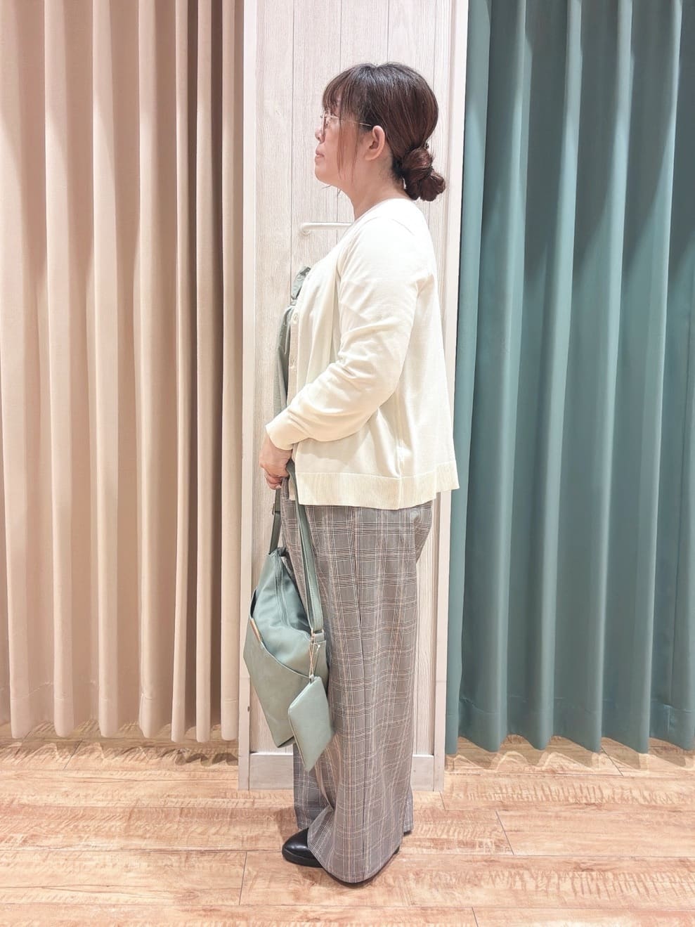 タガさんの「SHOO･LA･RUE｜【洗える/S-LL】上品なラメ使い クルーネック ニットカーディガン」を使ったコーディネート
