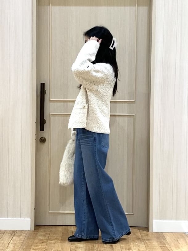 ERIさんの「SHOO･LA･RUE｜【洗濯機可/S-LL】周りと差がつく チェーンステッチロゴロンT」を使ったコーディネート