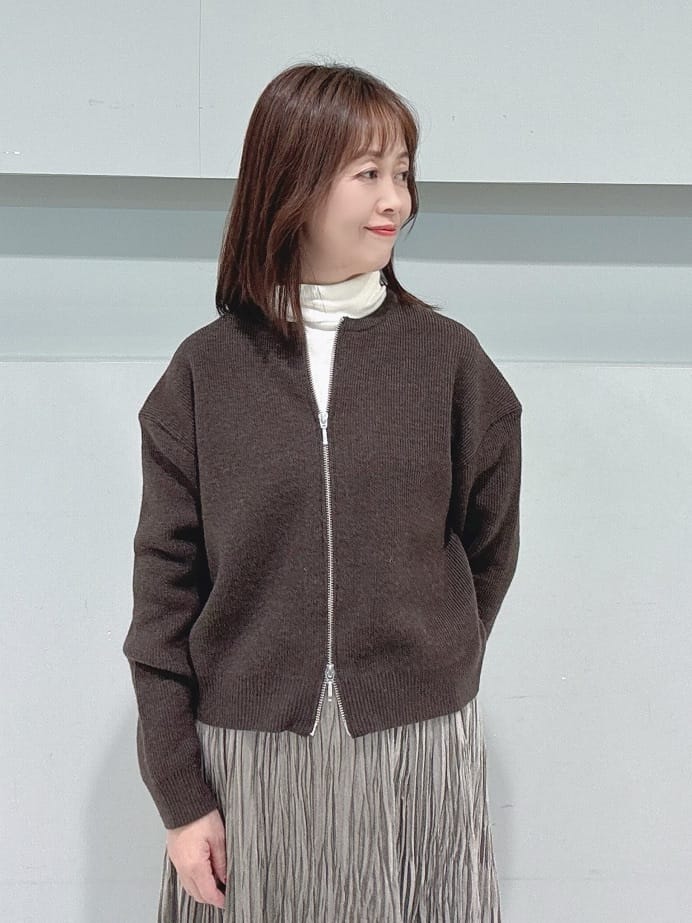 makiさんの「UNTITLED｜【ゆったりサイズ／着丈短め】ジップニットカーディガン」を使ったコーディネート