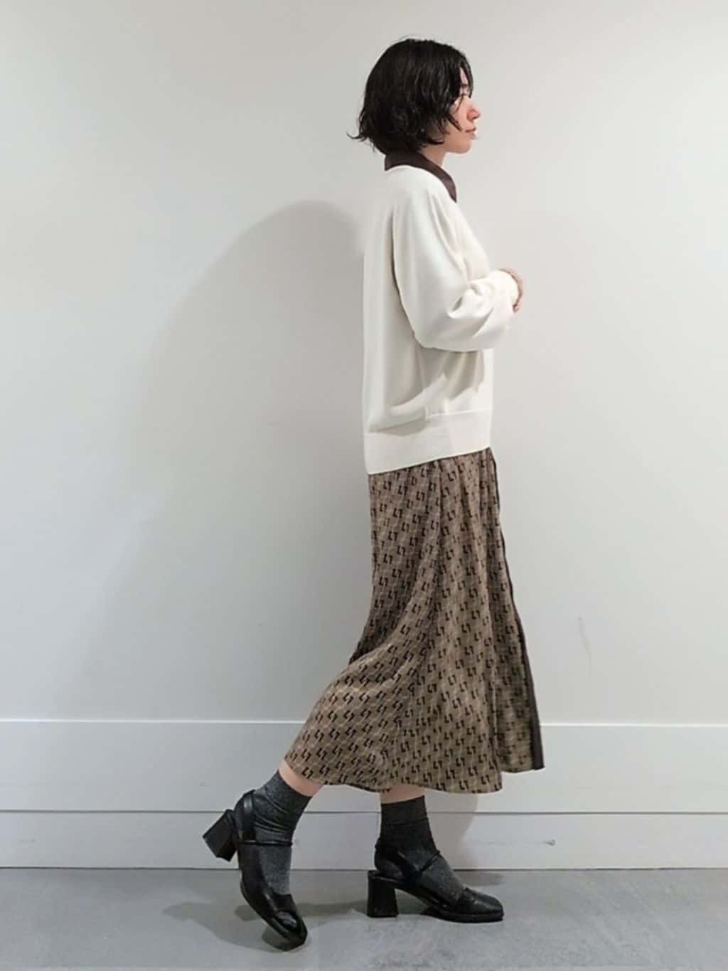 ミズタさんの「UNTITLED｜【8色展開／コンパクト丈】レーヨン混 コクーンニット」を使ったコーディネート