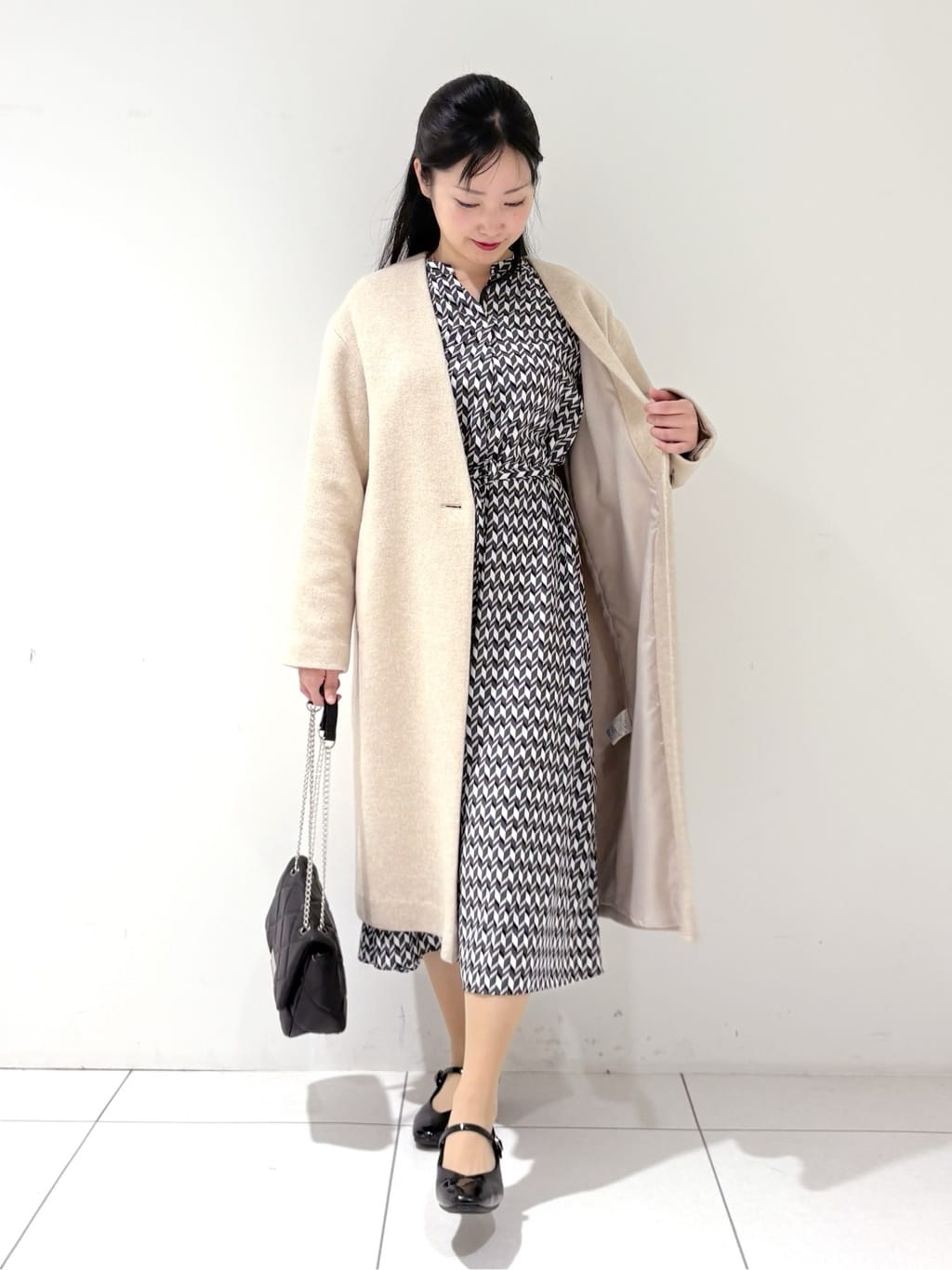 momokoさんの「INDIVI｜【軽量／ウール混】ライトフォルム ロングコート」を使ったコーディネート