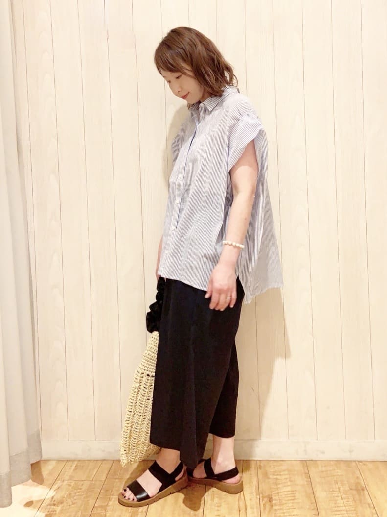 あいこさんの「SHOO･LA･RUE｜【S-LL】さらシャリコットン 上品なシアー感のデザインシャツ」を使ったコーディネート